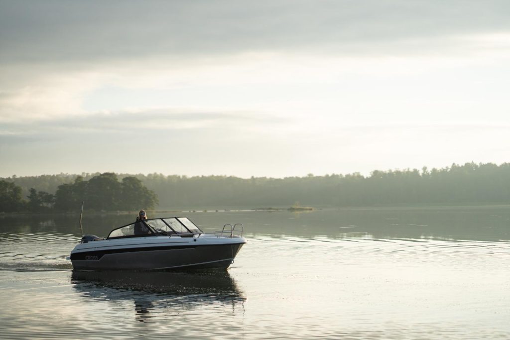 Cross 62 Bow Rider motor boat